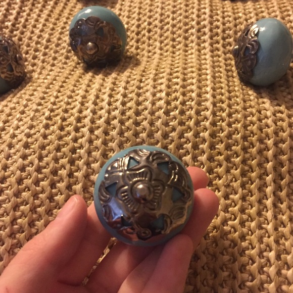 World Market Knobs (Set of 10) - Picture 3 of 3